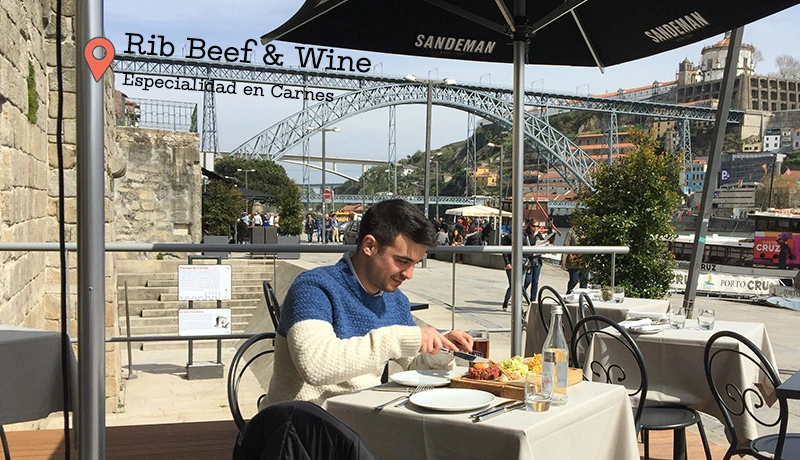 Restaurante con terraza a la Ribera de Oporto y vistas